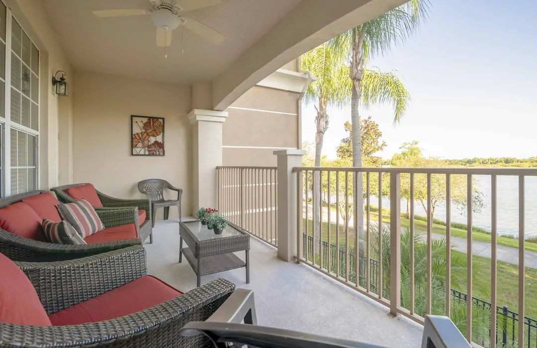 Lake View Delight - Premium Condo Near Pool And Parks-1