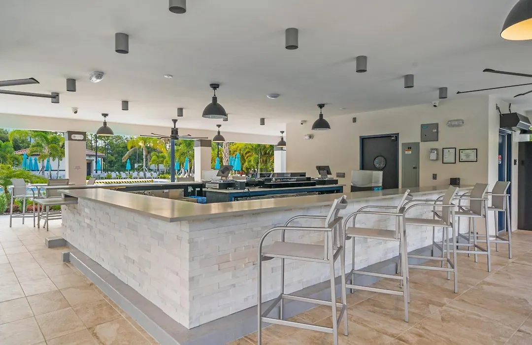 Stunning Top-Floor Condo, Next To Clubhouse-1