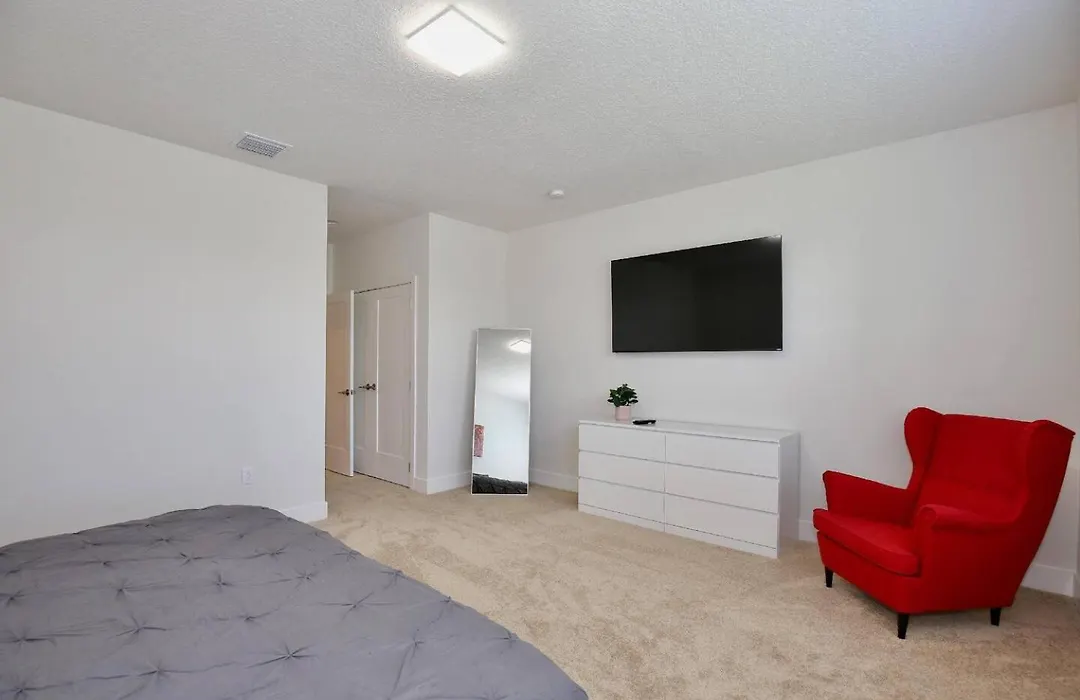 Great 4 Bedroom Townhouse In Hidden Forest, With Private Pool!-1