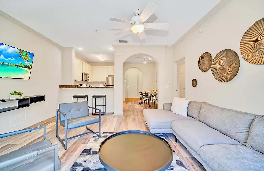 Spacious 2Br Condo With Pool , Near Disney!-1