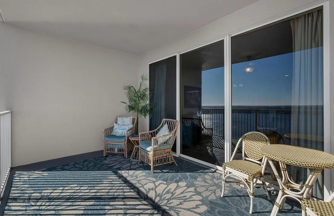 Luxury Condo W/ Huge Private Balcony On Lake Bryan-1