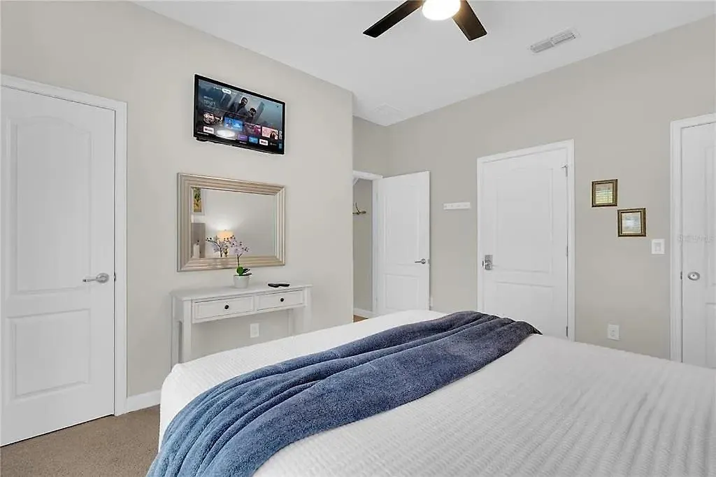 4 Bedrooms 3 Bathrooms Storey Lake 4827 Ct-1