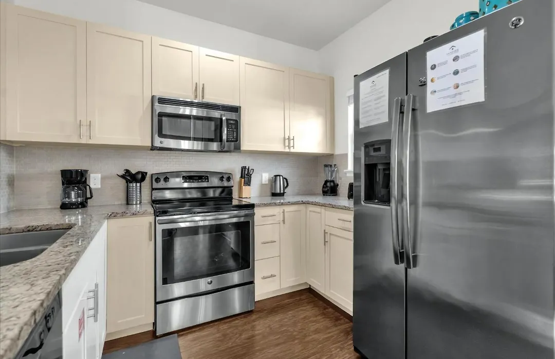 4 Bd 3 Ba Lucaya Village 25-108-1