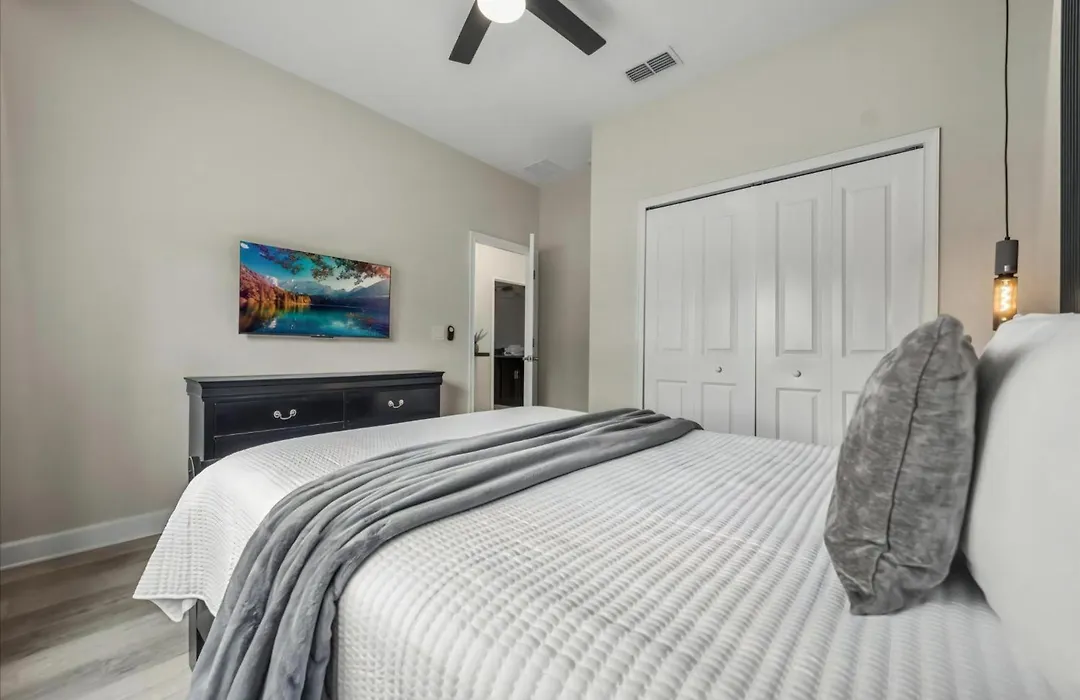 5 Bedrooms 4 Bathrooms Storey Lake 3101 Pp-1