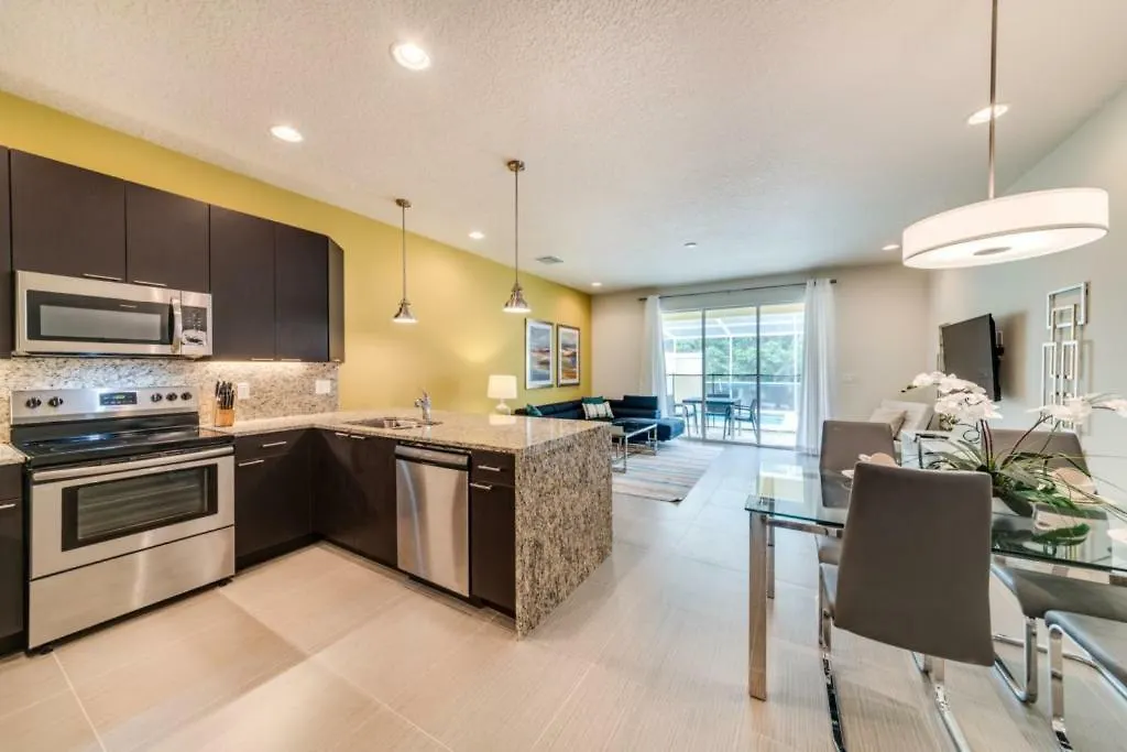 Charming Townhome With Private Pool Near Disney-1