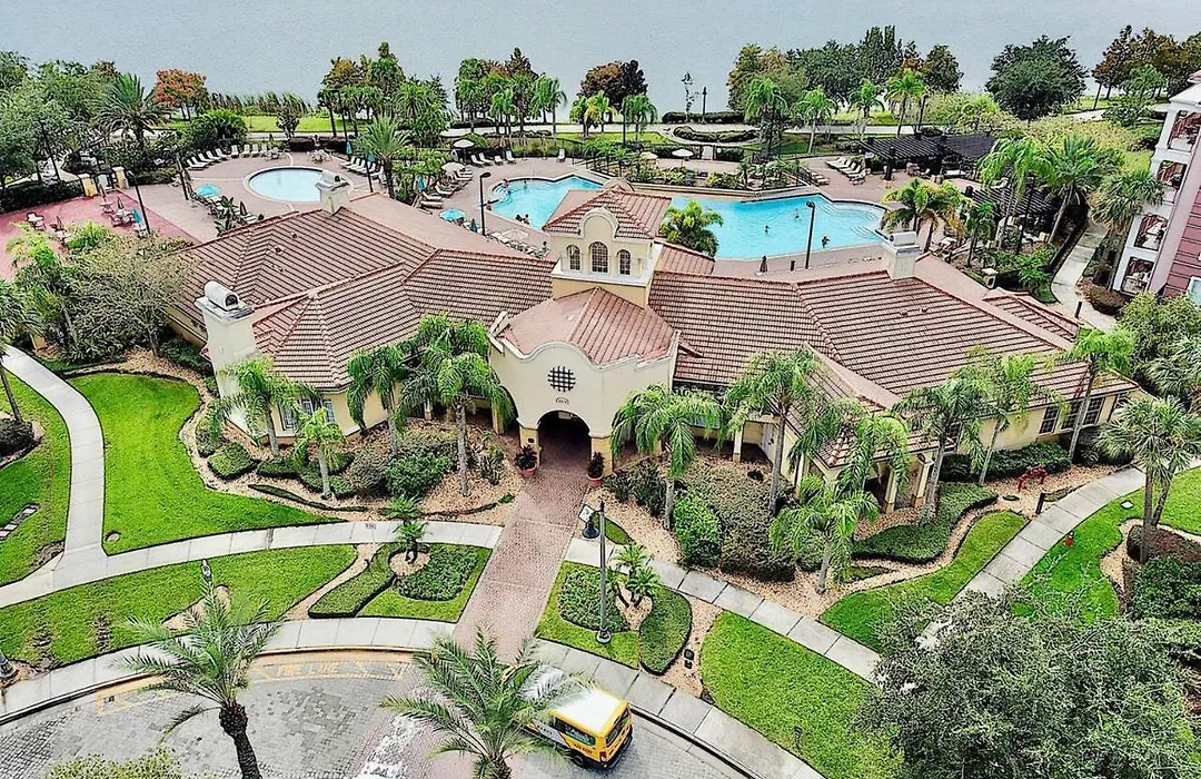 Vista Cay Luxury Lakeview 3 Bedroom Condo-1