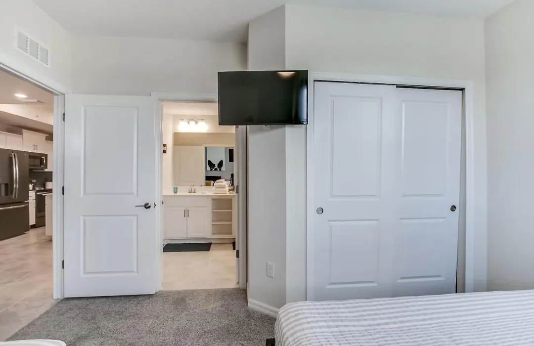 Amazing Story Lake Brand New Condo 4721 Unit208-1