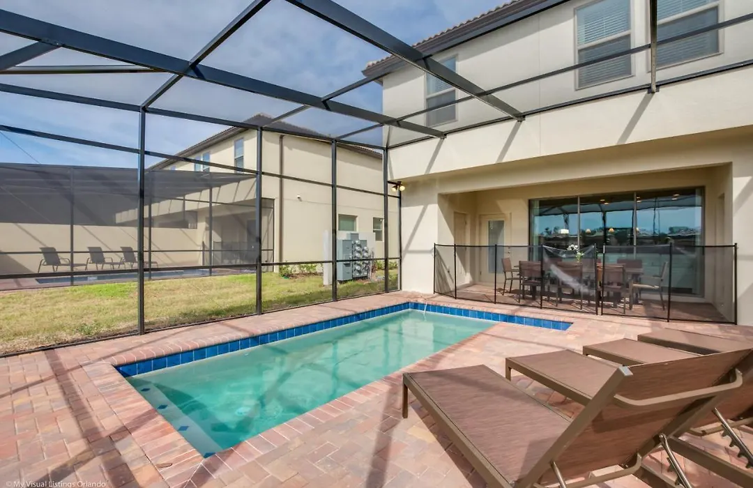 New Fantastic 5 Bed 4 Bathroom Town Home-1