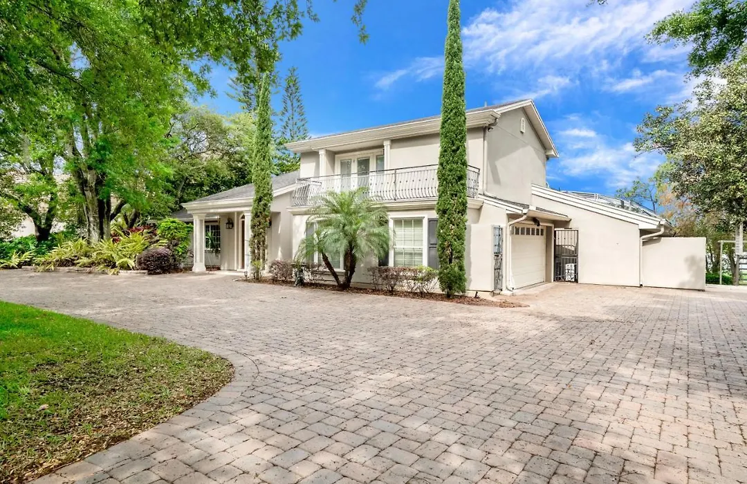 Ultimate 6 Bedroom 5 Bathroom On Bay Hill-1