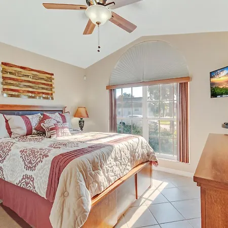 Two Master Bedrooms Pool Home Private Yard-3