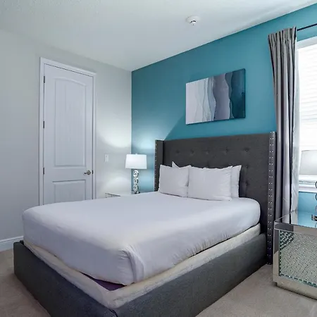 Upscale Modern Getaway Home With Heated Pool/Hot Tub, 9 Beds 8.5 Bath Sleeps 18+-2