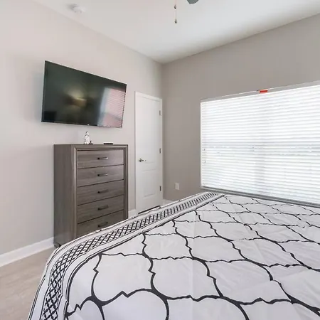 Contemporary Remodeled Townhome Near Disney-3