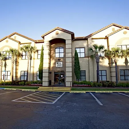 Fully-Furnished Villa And Modern Comforts In Orlando - One Bedroom #1-2