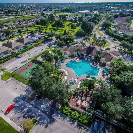 4 Bedroom Pool Home With Games Room In Gated Resort-2