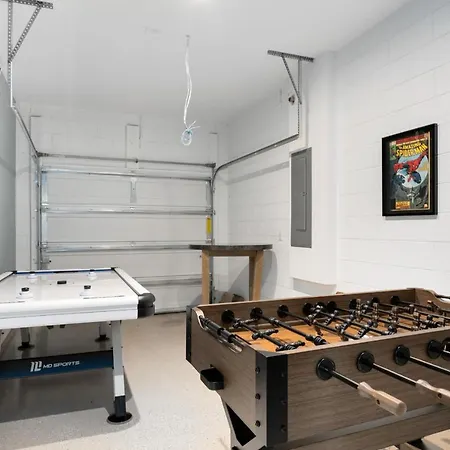 5 Bed South Facing Pool Home-3