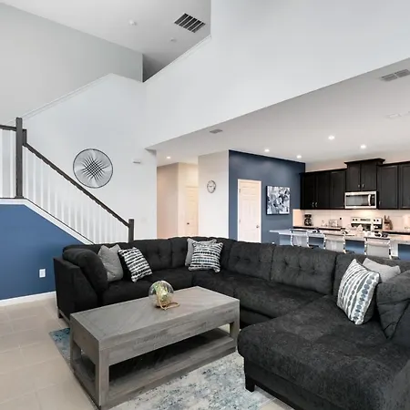 5 Bed South Facing Pool Home-2