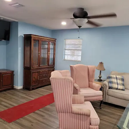 Comfortable, Affordable Oasis In Altamonte Springs For A Couple Or Family-3
