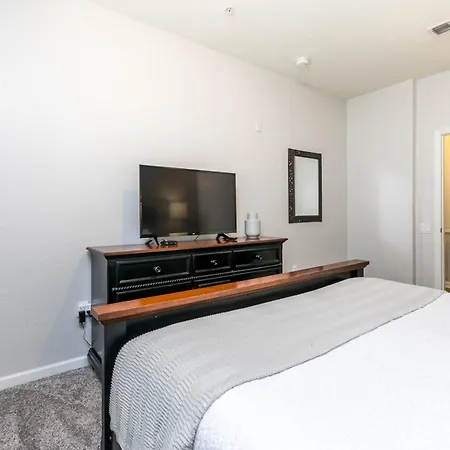 2Nd Floor Vista Cay Condo W Private Balcony-3