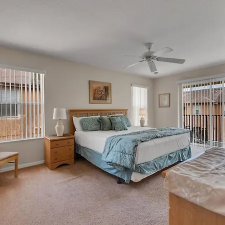 4 Bedroom Town Home On Regal Oaks-2