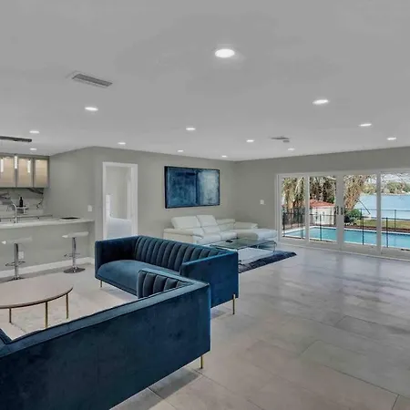 Luxurious 5 Bedroom Lake House 3Min From Universal-3