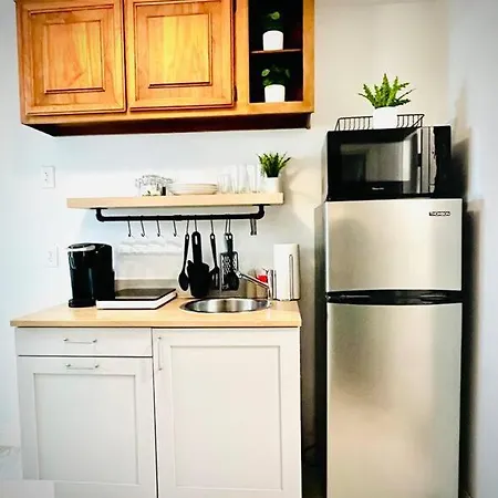 Chic, Spacious, Cozy Guest House Great Location!-2