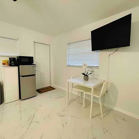 Entire Deluxe Studio In Orlando Near Disney Universal Studio Airpot And The Convention Center-3