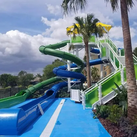 Mickeys Townhouse Private Screened Splash Pool-3