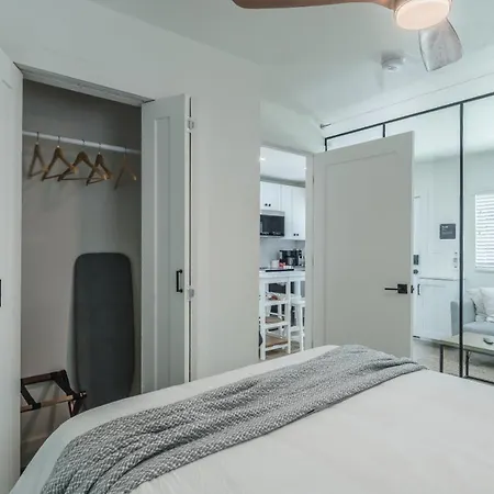 Luxury Tiny Home 2 Miles From Downtown Orlando-3