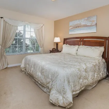 2678 Manesty Lane-3