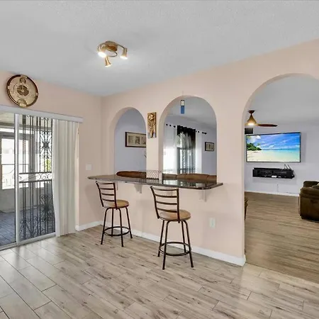 Spacious 4-Bedroom/2.5 Bath Home-3