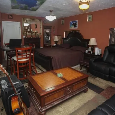 A Big Bedroom With Full Bathroom And Full Kitchen-2