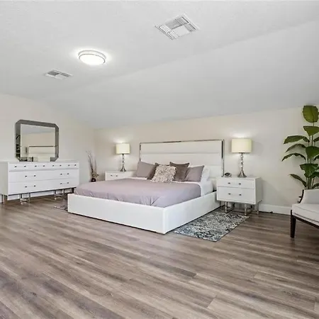New Luxury Gated Private Home Near Disney 5Bed 4Bath Heated Pool And Spa-2