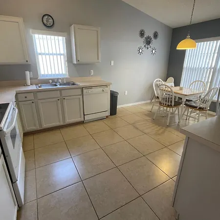 3 Bedroom Villa With Poolside Cinema And Games Room Close To Theme Parks Sleeps 6-3