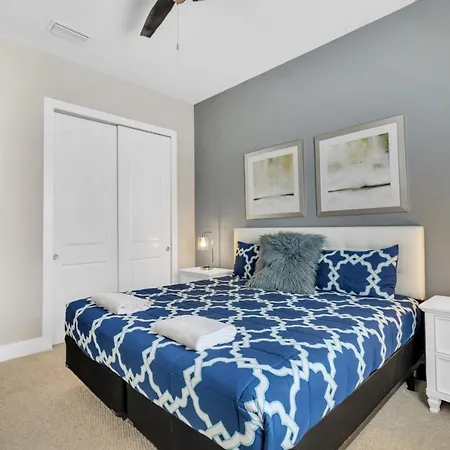 Lovely 4 Bedrooms, 4 Bathrooms House Near Disney-3