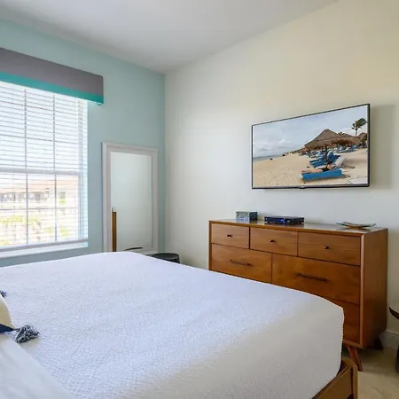 Stylish ! New Penthouse Gem Near All Parks & Conventions-3