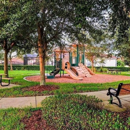 Create Magic Moments Steps Away From Comm, Pool Condo-2