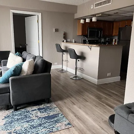 Vibrant Living In The Heart Of Orlando: Private Room With Jacuzzi Tub-3