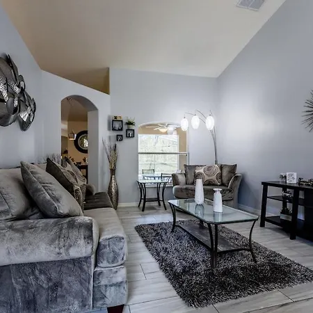 #412-Newly Decorated And Furnished 4 Bed Private Pool Home Near To Disney With Mini Putt Putt Golf Hole-3