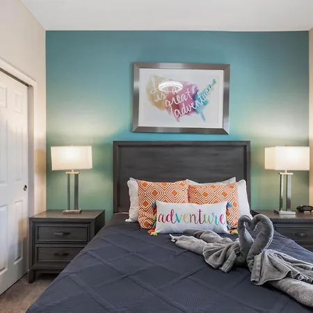 4 Beds 3 Baths Free Pool Heat-2