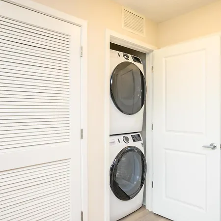 Brand New Modern Vista Cay Reserve Condo A4-2