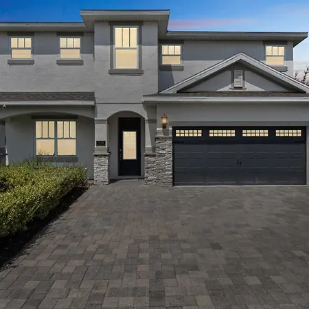 Modern 5 Bedroom Family Home Close To Disney-3