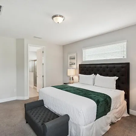 Modern 5 Bedroom Family Home Close To Disney-2