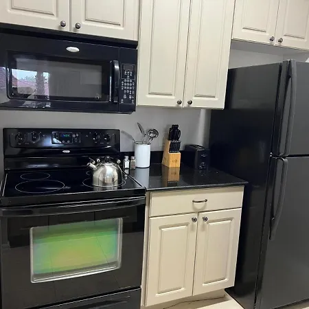Amazing 1 Bedroom Resort 2 Miles From Universal-2