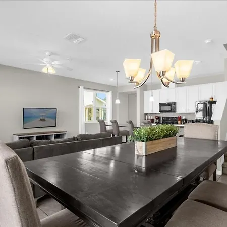 4 Bedrooms - 3,5 Bathrooms - Compass Bay 5117 Kw-2