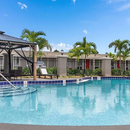 Super 8 By Wyndham Kissimmee-Orlando-3
