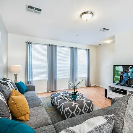 Beautiful Newly Updated Townhome Sleeps 10-2