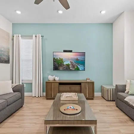 Awesome 3 Bedroom House With Hot Tub Near Disney-3