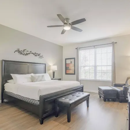 Lake View Delight - Premium Condo Near Pool And Parks-2