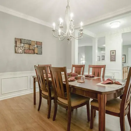 Lake View Delight - Premium Condo Near Pool And Parks-3