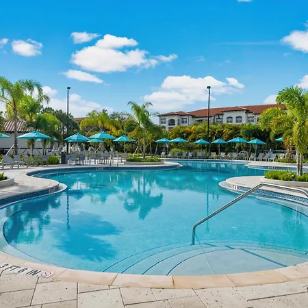 Top Floor Condo With View Of Lake, Pool And Fireworks! Next To Convention Center!-3